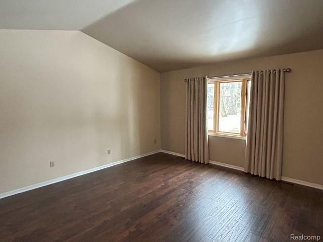 8767 Townsend Drive, White Lake, MI 48386