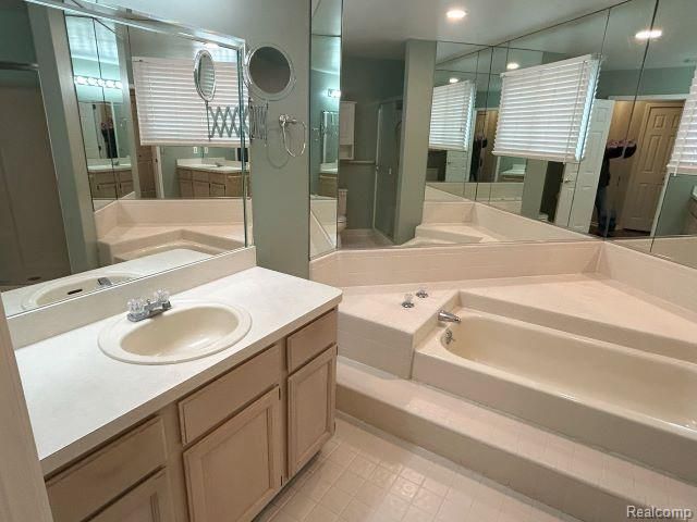 8767 Townsend Drive, White Lake, MI 48386