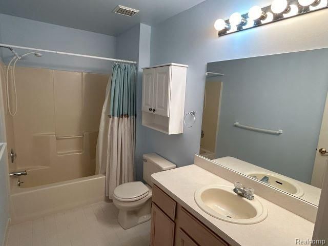 8767 Townsend Drive, White Lake, MI 48386