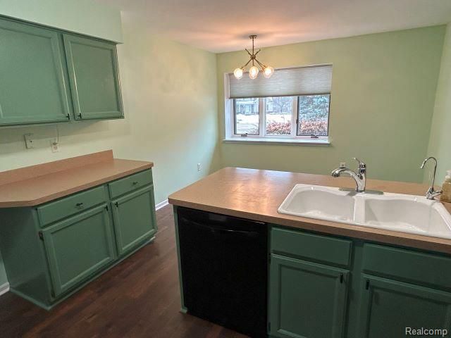 8767 Townsend Drive, White Lake, MI 48386