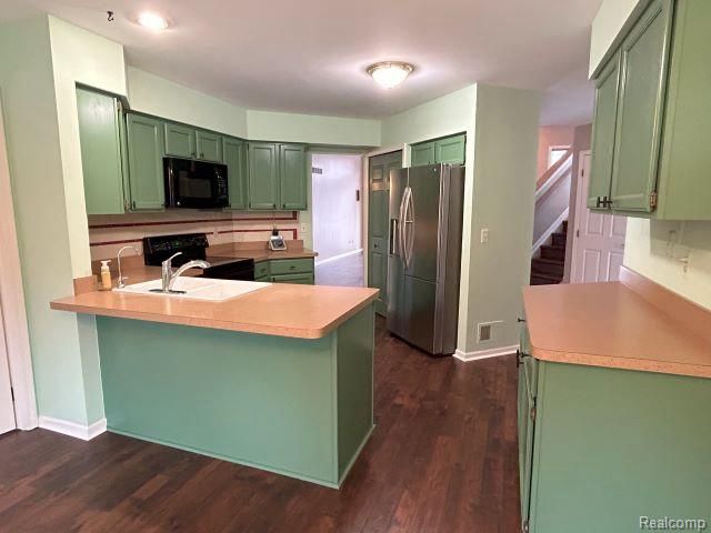 8767 Townsend Drive, White Lake, MI 48386