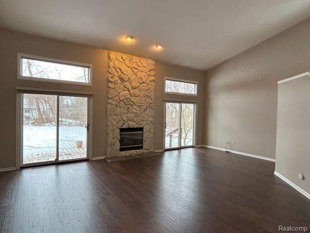 8767 Townsend Drive, White Lake, MI 48386