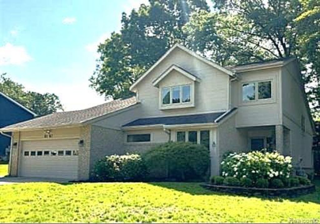 8767 Townsend Drive, White Lake, MI 48386