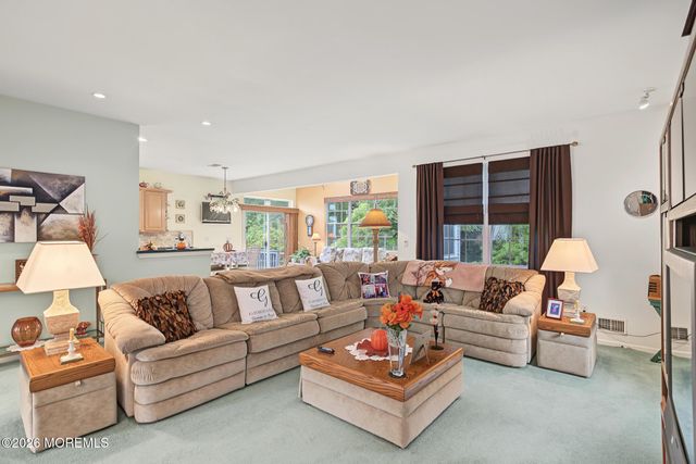 18 Pier Point, Tuckerton, NJ 08087