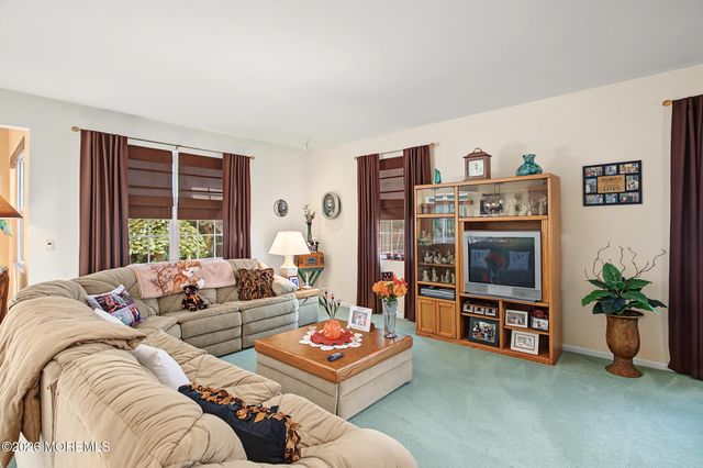 18 Pier Point, Tuckerton, NJ 08087