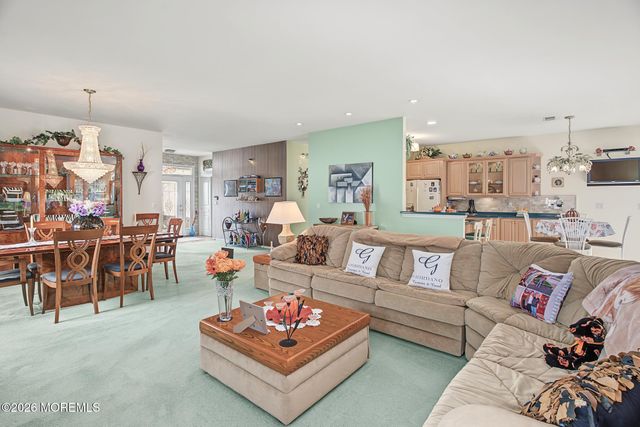 18 Pier Point, Tuckerton, NJ 08087