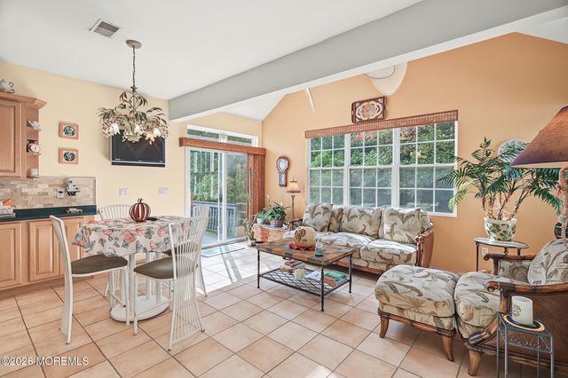 18 Pier Point, Tuckerton, NJ 08087