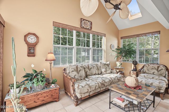 18 Pier Point, Tuckerton, NJ 08087