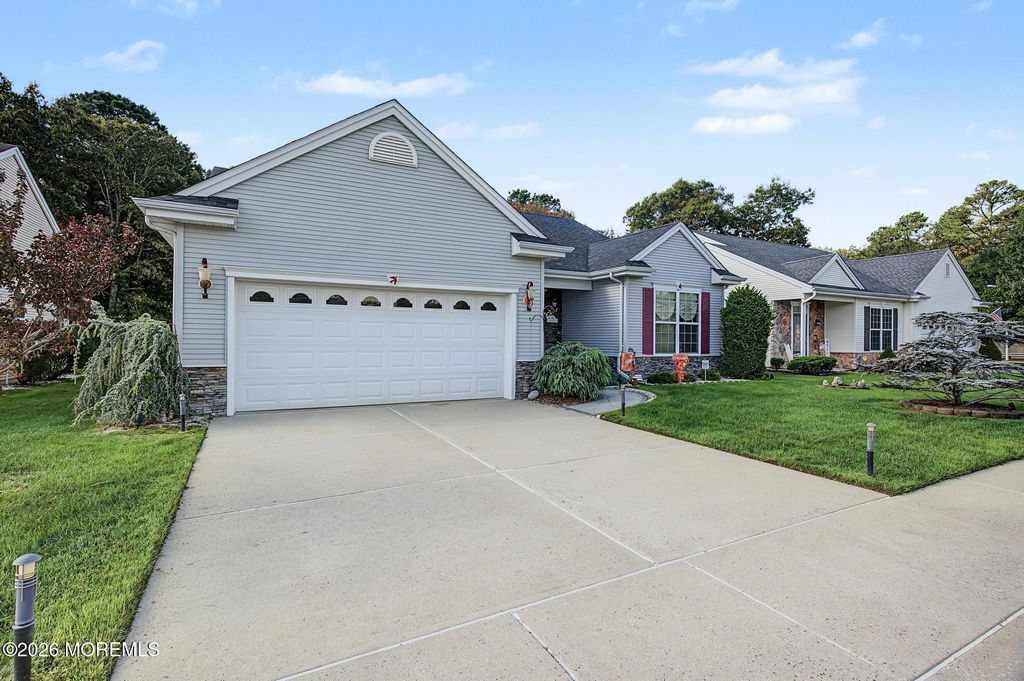 18 Pier Point, Tuckerton, NJ 08087
