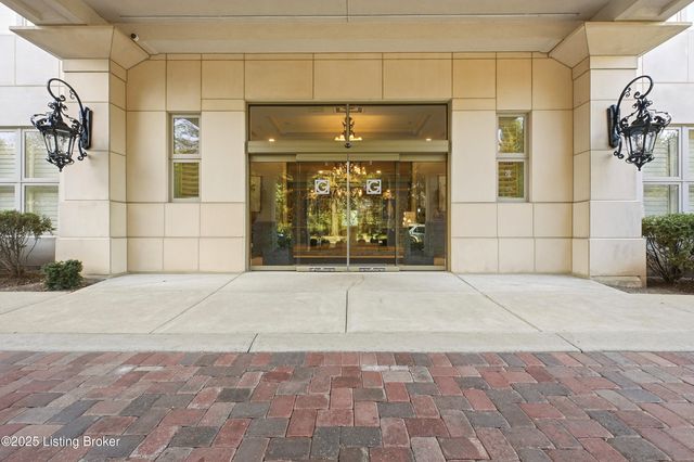 6600 Seminary Woods Pl 906, Louisville, KY 40241