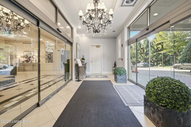 6600 Seminary Woods Pl 906, Louisville, KY 40241