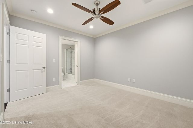 6600 Seminary Woods Pl 906, Louisville, KY 40241