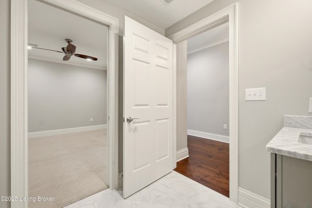 6600 Seminary Woods Pl 906, Louisville, KY 40241