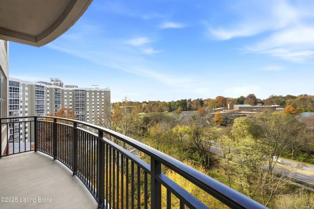 6600 Seminary Woods Pl 906, Louisville, KY 40241