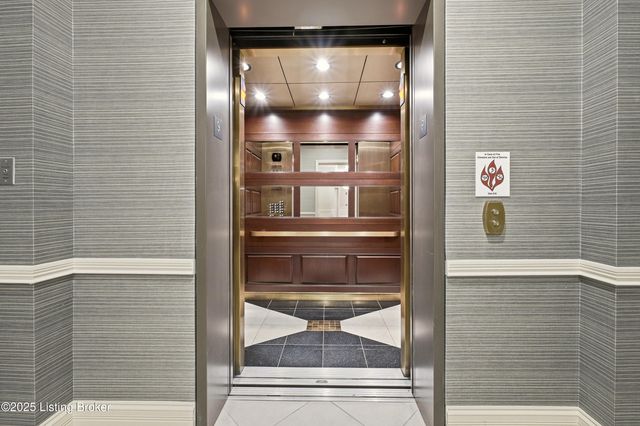 6600 Seminary Woods Pl 906, Louisville, KY 40241