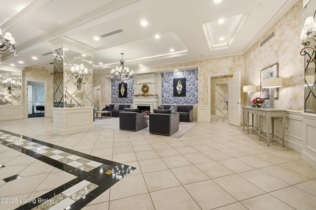 6600 Seminary Woods Pl 906, Louisville, KY 40241