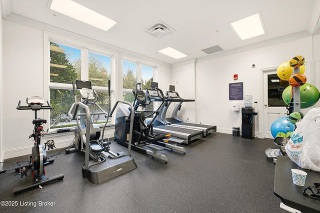 6600 Seminary Woods Pl 906, Louisville, KY 40241