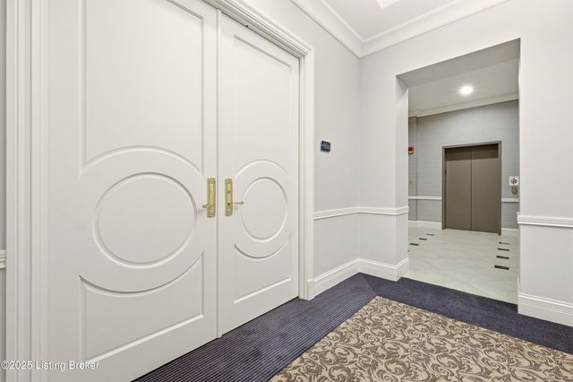 6600 Seminary Woods Pl 906, Louisville, KY 40241