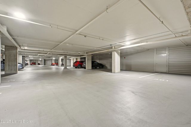 6600 Seminary Woods Pl 906, Louisville, KY 40241