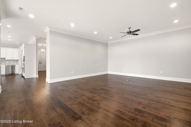 6600 Seminary Woods Pl 906, Louisville, KY 40241