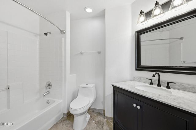 27030 Victoria Lane 73, Valencia, CA 91355