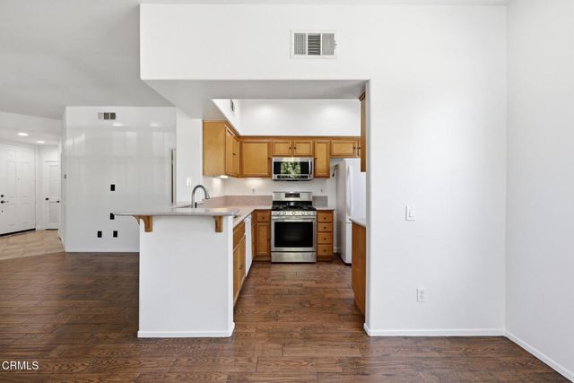 27030 Victoria Lane 73, Valencia, CA 91355