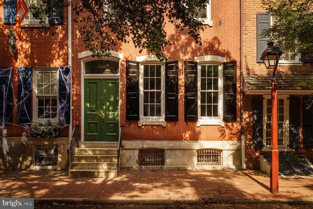 243 PINE ST, PHILADELPHIA, PA 19106 — photo 2