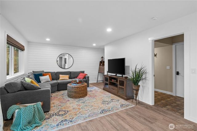 5951 NW Newberry Hill Road, Silverdale, WA 98383