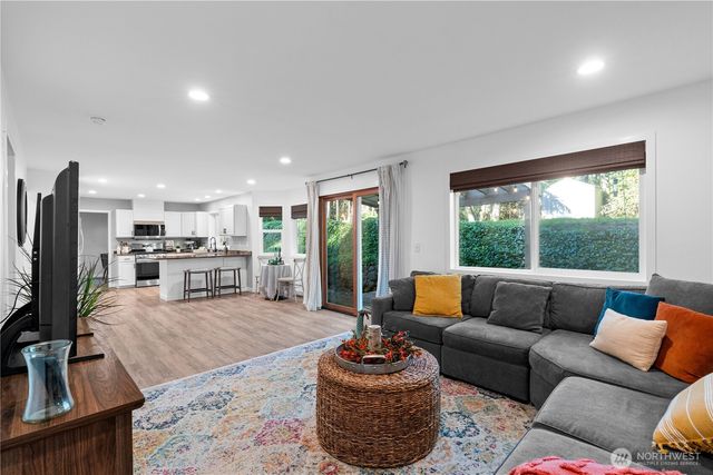 5951 NW Newberry Hill Road, Silverdale, WA 98383