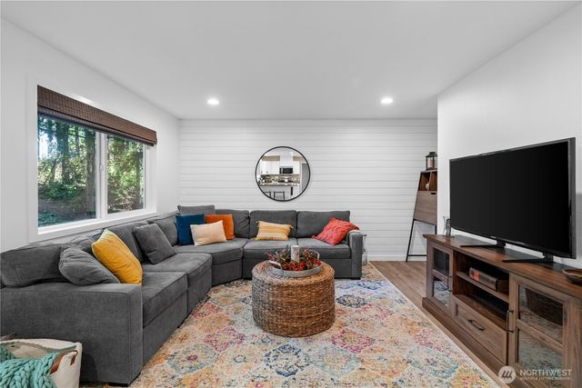 5951 NW Newberry Hill Road, Silverdale, WA 98383