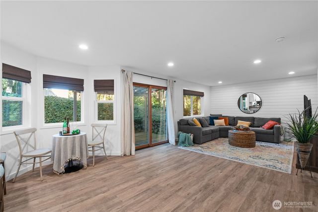 5951 NW Newberry Hill Road, Silverdale, WA 98383