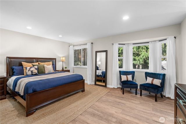 5951 NW Newberry Hill Road, Silverdale, WA 98383