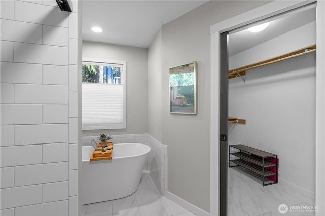 5951 NW Newberry Hill Road, Silverdale, WA 98383