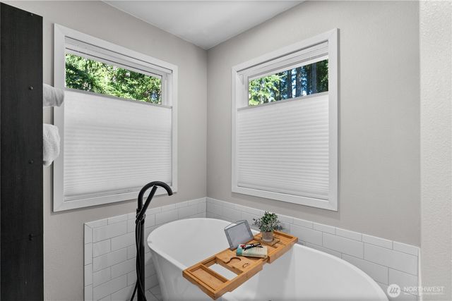 5951 NW Newberry Hill Road, Silverdale, WA 98383