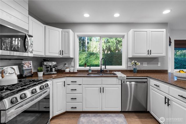 5951 NW Newberry Hill Road, Silverdale, WA 98383