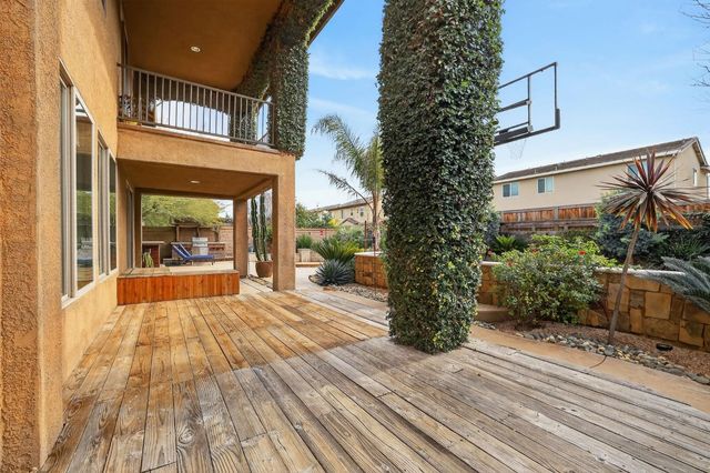 701 Rolling Green Dr, West Sacramento, CA 95605