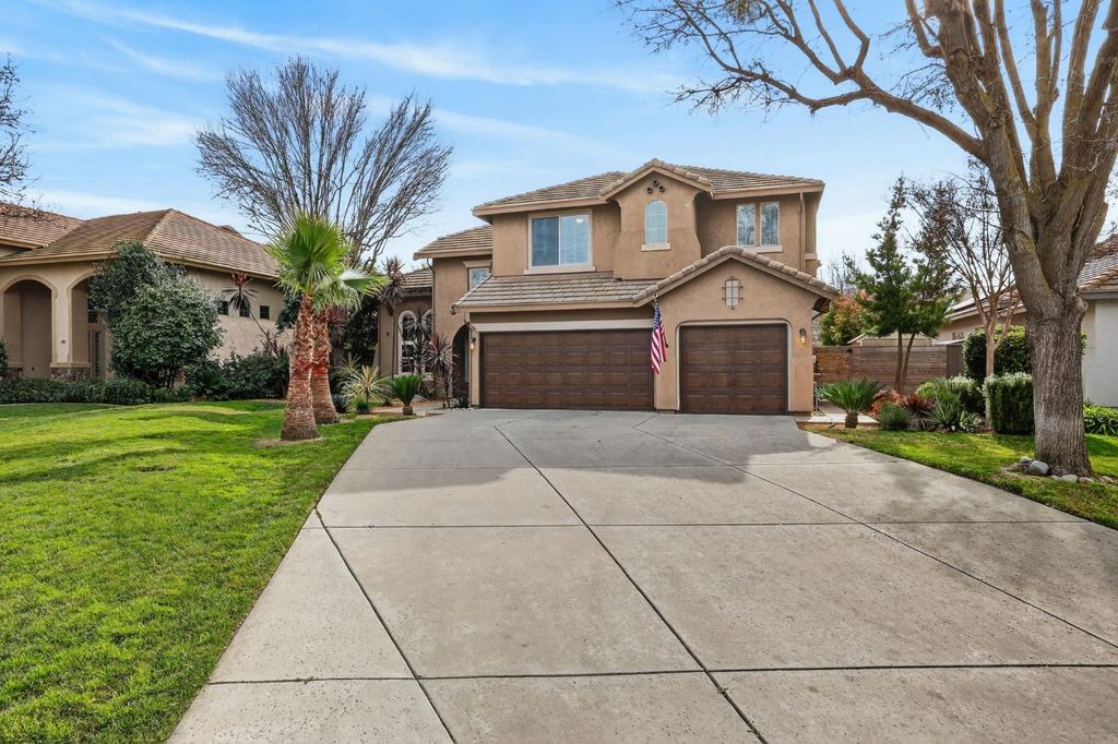 701 Rolling Green Dr, West Sacramento, CA 95605