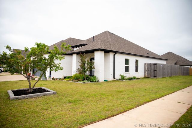10102 S 230th East Avenue, Broken Arrow, OK 74014
