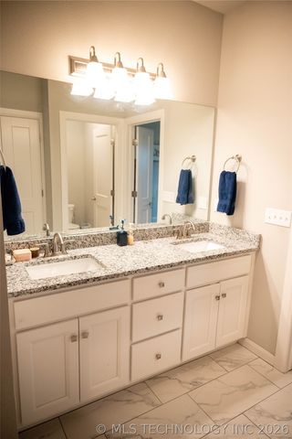 10102 S 230th East Avenue, Broken Arrow, OK 74014