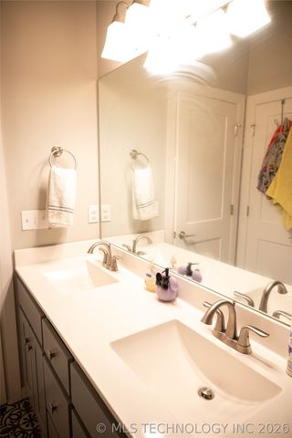 10102 S 230th East Avenue, Broken Arrow, OK 74014
