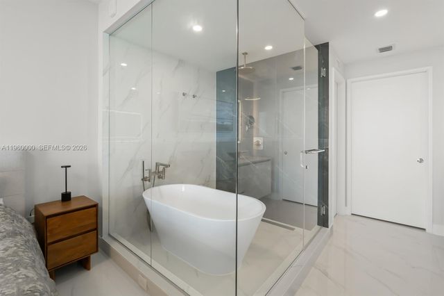 700 NE 24TH ST 3904, Miami, FL 33137