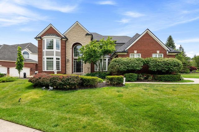2250 Hawthorne Drive, Utica, MI 48316