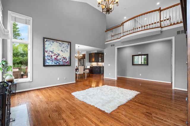 2250 Hawthorne Drive, Utica, MI 48316