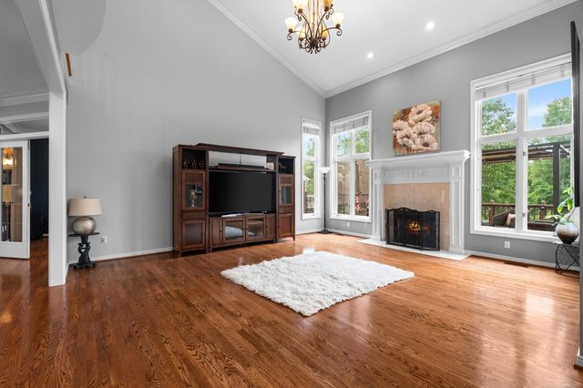 2250 Hawthorne Drive, Utica, MI 48316