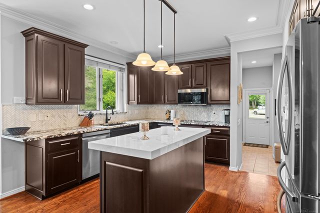 2250 Hawthorne Drive, Utica, MI 48316