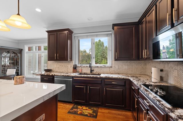 2250 Hawthorne Drive, Utica, MI 48316