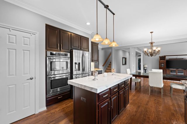 2250 Hawthorne Drive, Utica, MI 48316