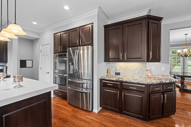 2250 Hawthorne Drive, Utica, MI 48316