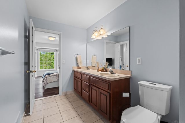 2250 Hawthorne Drive, Utica, MI 48316