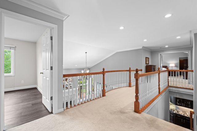 2250 Hawthorne Drive, Utica, MI 48316